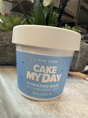 I Dew Care Cake My Day Hydrating Mask - Blue & White